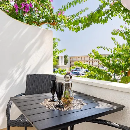 Talija Apartment *